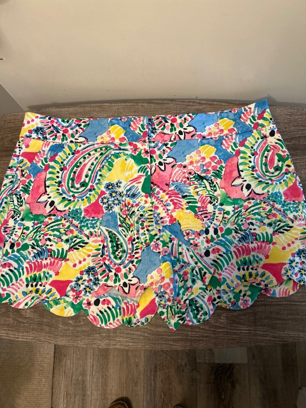 Crown & Ivy  Bright Paisley Scalloped Edge shorts 12 EUC